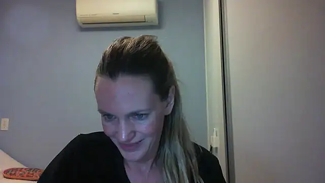 Annylove1 online show from October 5, 12:31 am