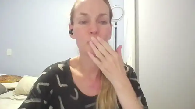 Annylove1 online show from April 6, 12:08 am