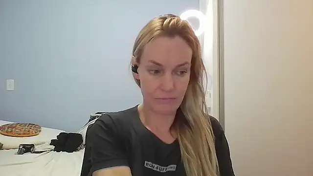 Annylove1 online show from April 10, 12:21 pm