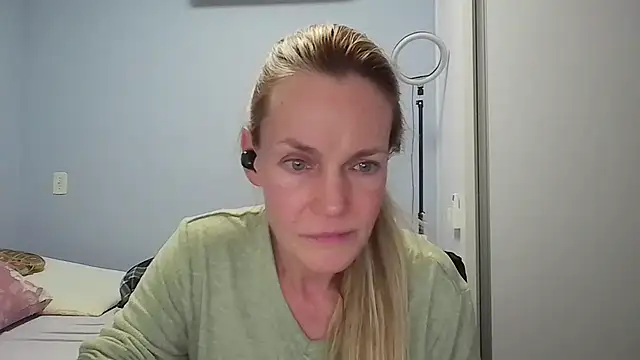 Annylove1 online show from April 14, 12:27 am