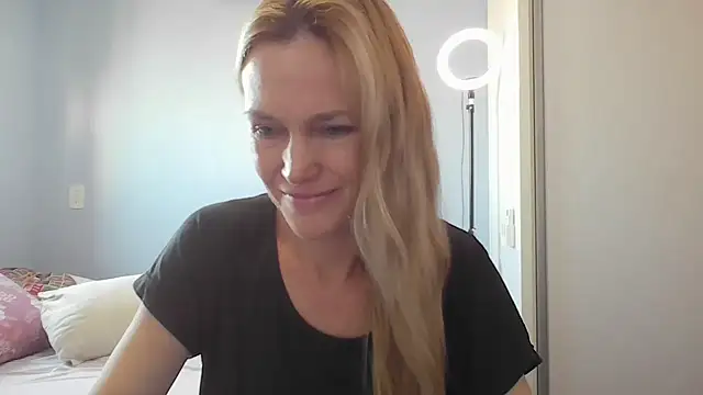 Annylove1 online show from April 16, 12:06 pm