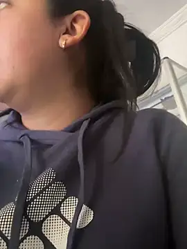 Hannahoff online show from February 4, 7:11 pm