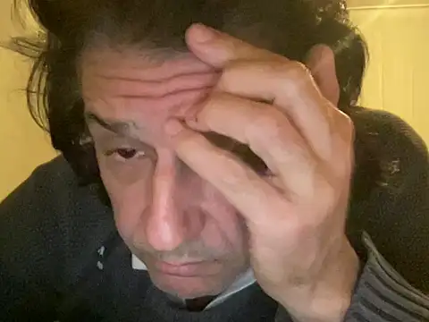 Snapshot of ALPHANDRE chatting on March 10, 6:23 pm ALPHANDRE online show from March 10, 6:23 pm