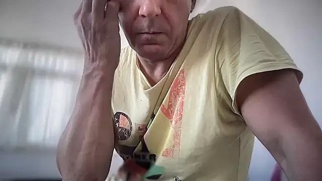 Snapshot of ALPHANDRE chatting on October 6, 7:28 am ALPHANDRE online show from October 6, 7:28 am