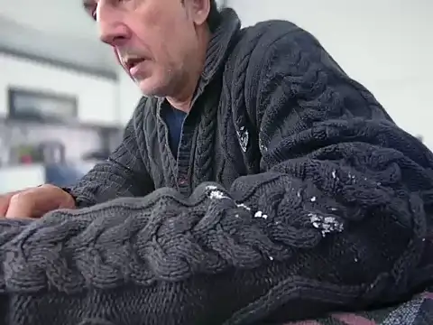 Snapshot of ALPHANDRE chatting on December 16, 8:30 am ALPHANDRE online show from December 16, 8:30 am