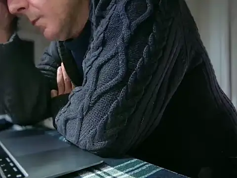 Snapshot of ALPHANDRE chatting on January 12, 8:52 am ALPHANDRE online show from January 12, 8:52 am