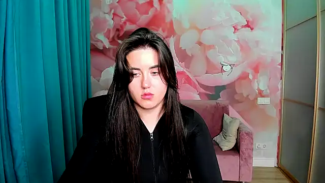 Snapshot of Roxie_Bradley chatting on December 8, 5:07 am Roxie Bradley online show from December 8, 5:07 am