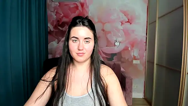 Snapshot of Roxie_Bradley chatting on December 14, 7:46 pm Roxie Bradley online show from December 14, 7:46 pm