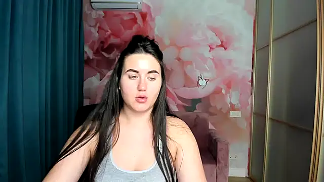 Snapshot of Roxie_Bradley chatting on December 15, 12:51 am Roxie Bradley online show from December 15, 12:51 am