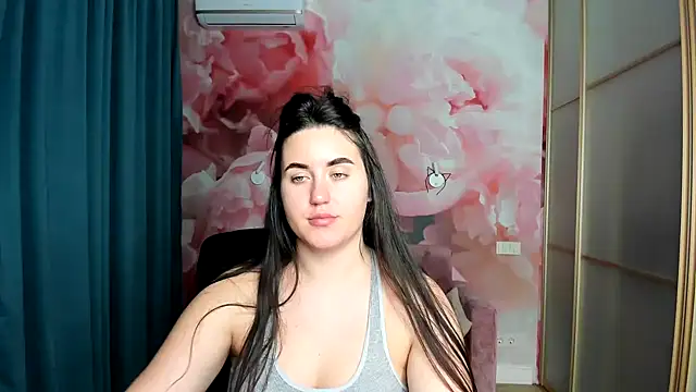 Snapshot of Roxie_Bradley chatting on December 15, 5:02 am Roxie Bradley online show from December 15, 5:02 am