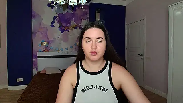 Snapshot of Roxie_Bradley chatting on December 17, 8:23 am Roxie Bradley online show from December 17, 8:23 am