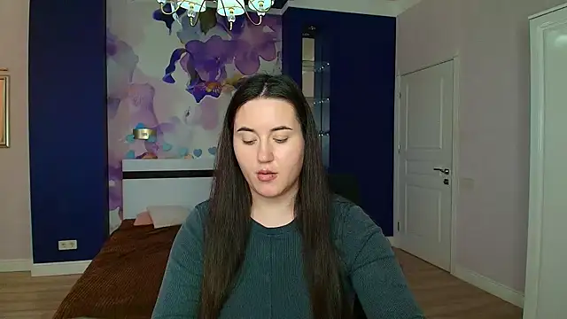 Snapshot of Roxie_Bradley chatting on December 18, 10:30 am Roxie Bradley online show from December 18, 10:30 am