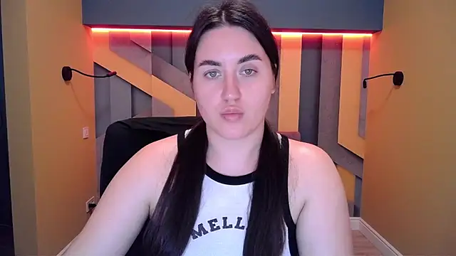 Snapshot of Roxie_Bradley chatting on December 21, 9:55 am Roxie Bradley online show from December 21, 9:55 am