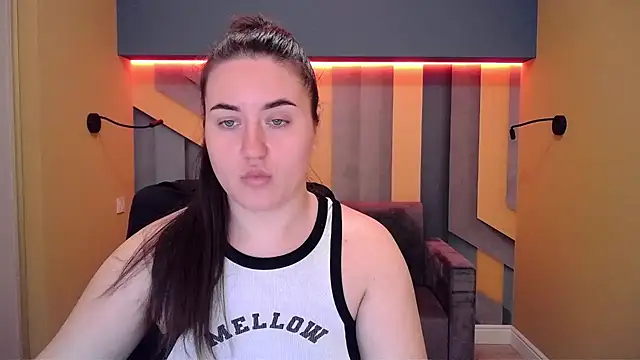 Snapshot of Roxie_Bradley chatting on December 22, 7:11 am Roxie Bradley online show from December 22, 7:11 am