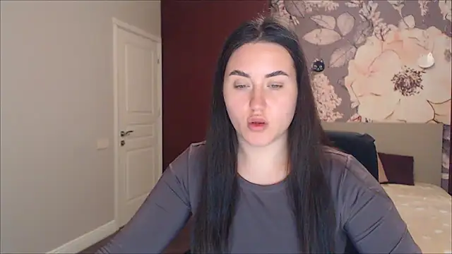 Snapshot of Roxie_Bradley chatting on December 27, 8:56 am Roxie Bradley online show from December 27, 8:56 am