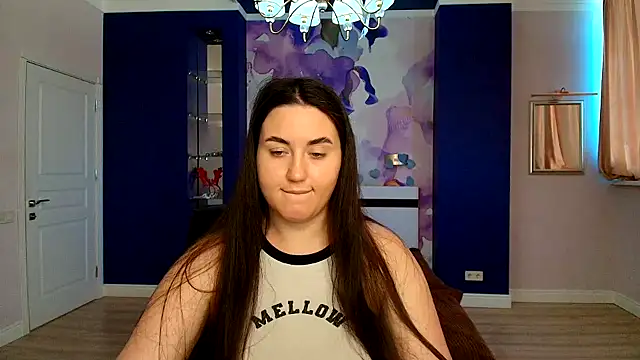 Snapshot of Roxie_Bradley chatting on January 2, 7:01 am Roxie Bradley online show from January 2, 7:01 am