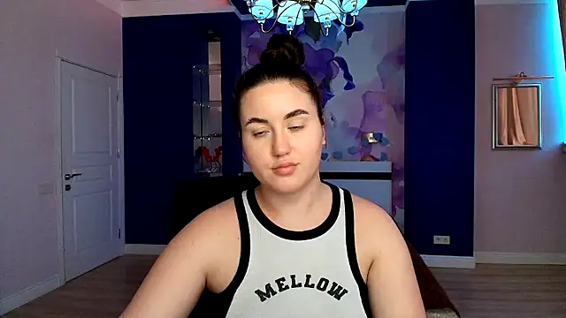 Snapshot of Roxie_Bradley chatting on January 6, 10:57 am Roxie Bradley online show from January 6, 10:57 am