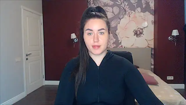 Snapshot of Roxie_Bradley chatting on January 17, 6:36 am Roxie Bradley online show from January 17, 6:36 am