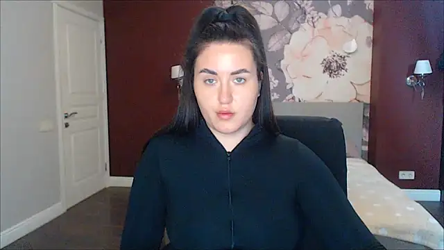 Snapshot of Roxie_Bradley chatting on January 17, 9:39 am Roxie Bradley online show from January 17, 9:39 am