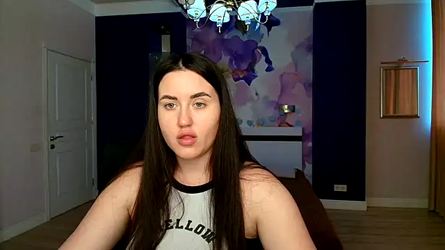 Snapshot of Roxie_Bradley chatting on January 23, 10:11 am Roxie Bradley online show from January 23, 10:11 am