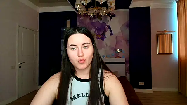 Snapshot of Roxie_Bradley chatting on February 3, 11:31 am Roxie Bradley online show from February 3, 11:31 am