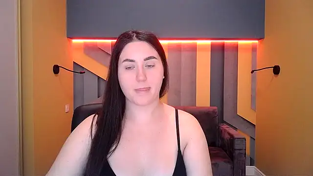 Snapshot of Roxie_Bradley chatting on February 8, 7:48 am Roxie Bradley online show from February 8, 7:48 am