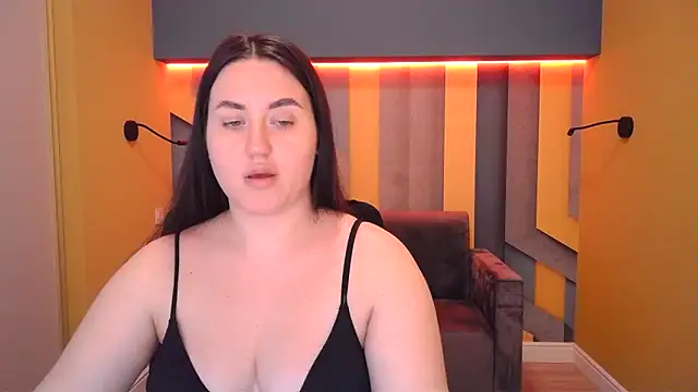 Snapshot of Roxie_Bradley chatting on February 24, 7:00 am Roxie Bradley online show from February 24, 7:00 am