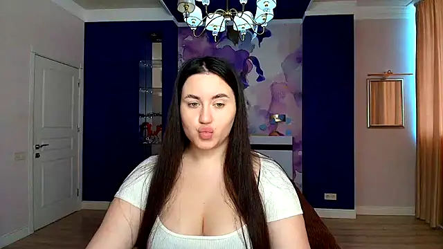 Snapshot of Roxie_Bradley chatting on March 4, 6:47 am Roxie Bradley online show from March 4, 6:47 am