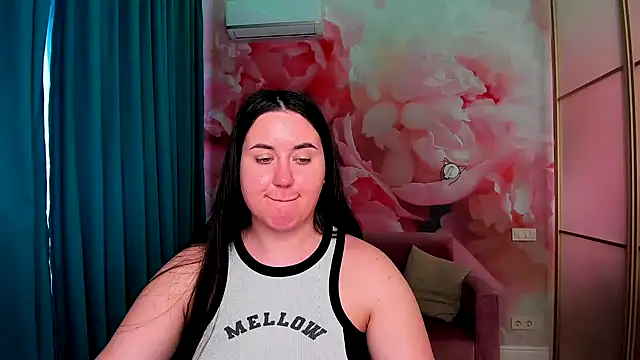 Snapshot of Roxie_Bradley chatting on March 10, 10:04 am Roxie Bradley online show from March 10, 10:04 am