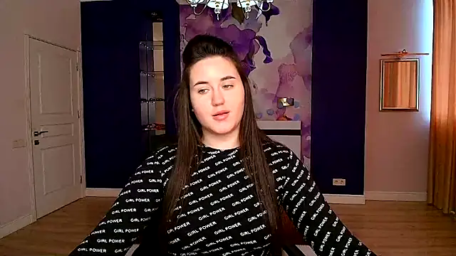 Snapshot of Roxie_Bradley chatting on March 15, 8:15 am Roxie Bradley online show from March 15, 8:15 am