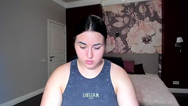 Snapshot of Roxie_Bradley chatting on September 10, 5:51 am Roxie Bradley online show from September 10, 5:51 am