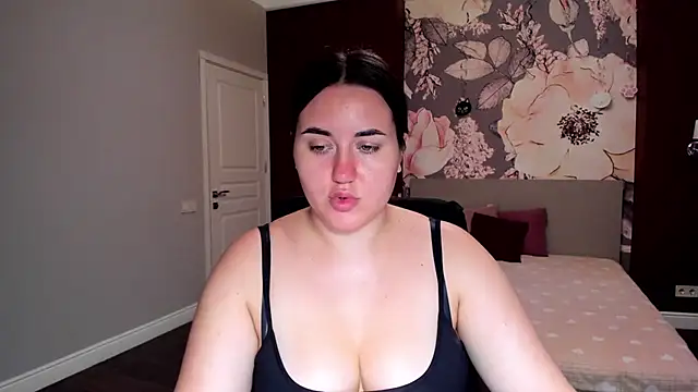 Snapshot of Roxie_Bradley chatting on September 13, 5:40 am Roxie Bradley online show from September 13, 5:40 am