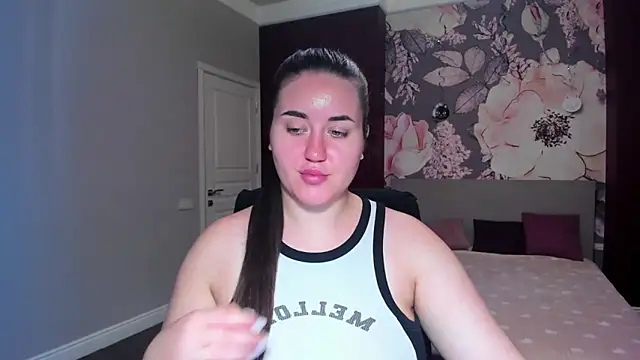 Snapshot of Roxie_Bradley chatting on September 19, 5:53 am Roxie Bradley online show from September 19, 5:53 am