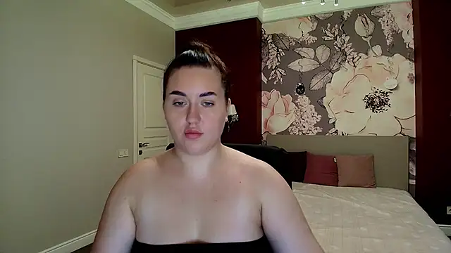 Snapshot of Roxie_Bradley chatting on September 30, 6:18 am Roxie Bradley online show from September 30, 6:18 am