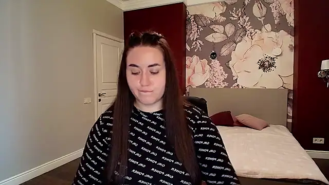 Snapshot of Roxie_Bradley chatting on October 6, 5:49 am Roxie Bradley online show from October 6, 5:49 am