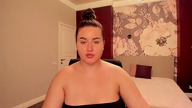 Snapshot of Roxie_Bradley chatting on October 8, 5:38 am Roxie Bradley online show from October 8, 5:38 am