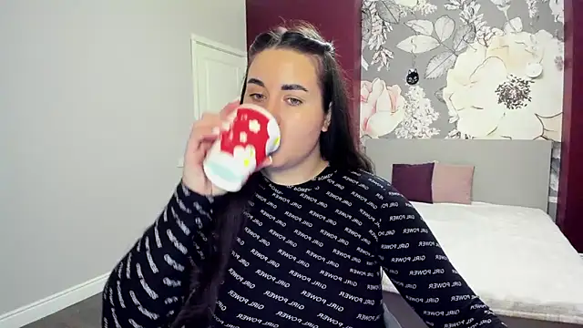 Snapshot of Roxie_Bradley chatting on October 22, 5:41 am Roxie Bradley online show from October 22, 5:41 am