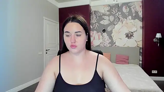 Snapshot of Roxie_Bradley chatting on October 30, 6:37 am Roxie Bradley online show from October 30, 6:37 am