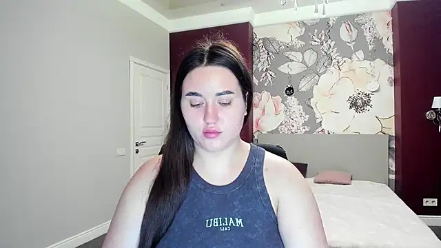 Snapshot of Roxie_Bradley chatting on November 3, 6:47 am Roxie Bradley online show from November 3, 6:47 am