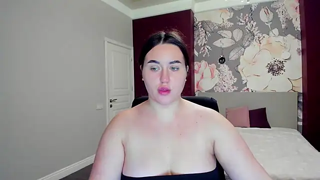 Snapshot of Roxie_Bradley chatting on November 8, 7:08 am Roxie Bradley online show from November 8, 7:08 am