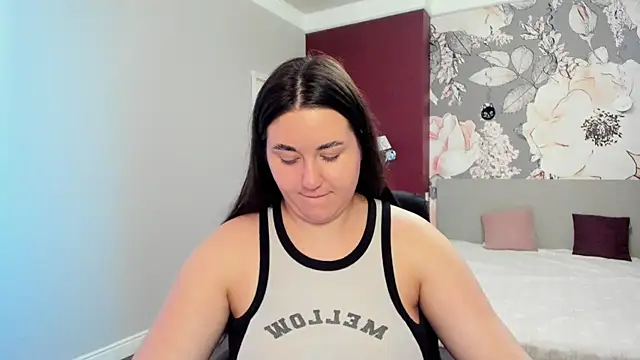 Snapshot of Roxie_Bradley chatting on November 21, 6:45 am Roxie Bradley online show from November 21, 6:45 am