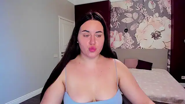 Snapshot of Roxie_Bradley chatting on December 4, 6:55 am Roxie Bradley online show from December 4, 6:55 am