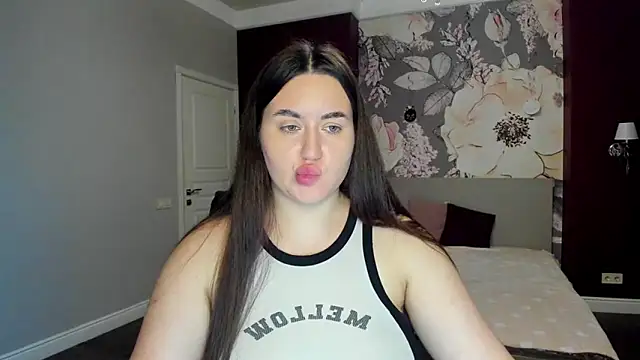 Roxie Bradley online show from December 22, 6:43 am