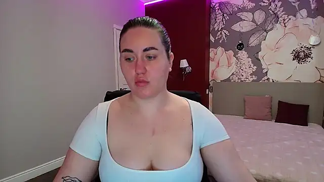 Roxie Bradley online show from March 28, 6:57 am