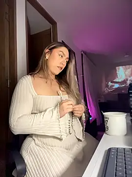 Im sophiie online show from March 13, 6:42 am