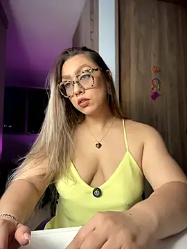 Snapshot of Im_sophiie chatting on June 11, 7:06 am Im sophiie online show from June 11, 7:06 am