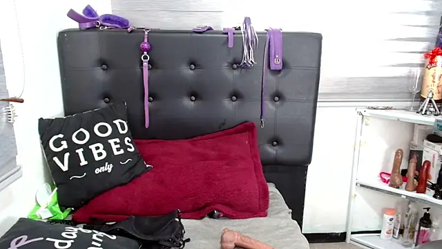 Snapshot of VIOLETTA-HOT chatting on January 21, 1:43 pm VIOLETTA-HOT online show from January 21, 1:43 pm