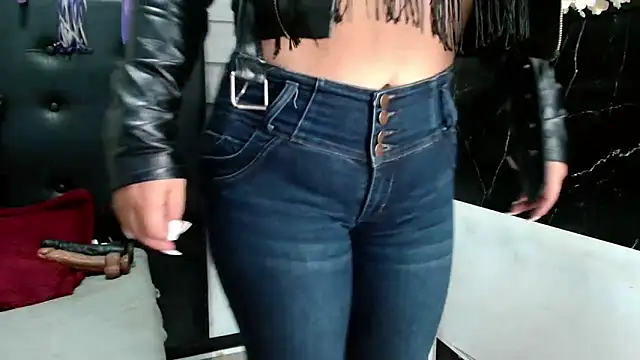 Snapshot of VIOLETTA-HOT chatting on February 25, 10:37 am VIOLETTA-HOT online show from February 25, 10:37 am