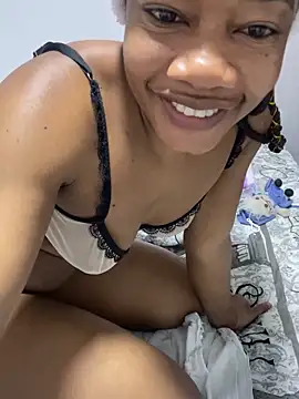 Snapshot of _yisela_ chatting on December 5, 1:47 am  yisela  online show from December 5, 1:47 am
