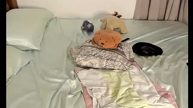 Snapshot of _yisela_ chatting on January 10, 4:12 am  yisela  online show from January 10, 4:12 am